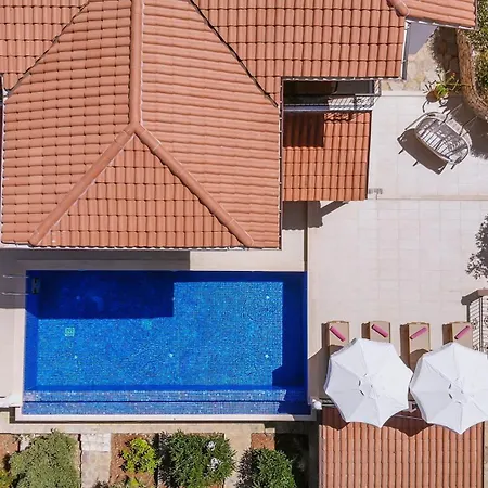 Sunshine, Peninsula Vila *